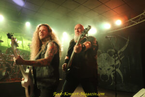 Rage auf Tour mit A new World Rising