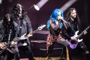 Blood Dynasty Tour von Arch Enemy in der Jahrhunderthalle in Frankfurt