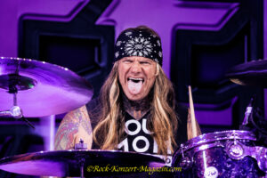 Steel Panther verwandeln die Garage Saarbrücken in eine brodelnde Party