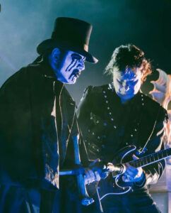 King Diamond begrüßt den legendären Gitarristen Gus G. in der Band!