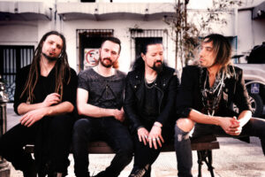 NEONFLY veröffentlichen Video für „More Than A Lifetime“!